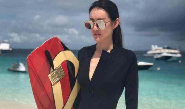 王宝强54万农村豪宅 网友曝王宝强老宅装修，疑喜事将近，母亲去世后宅门被刻四个大字