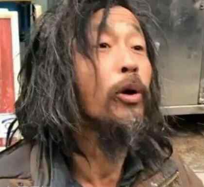 上海街头 上海流浪大师为什么流浪街头 他是怎么火起来的呢