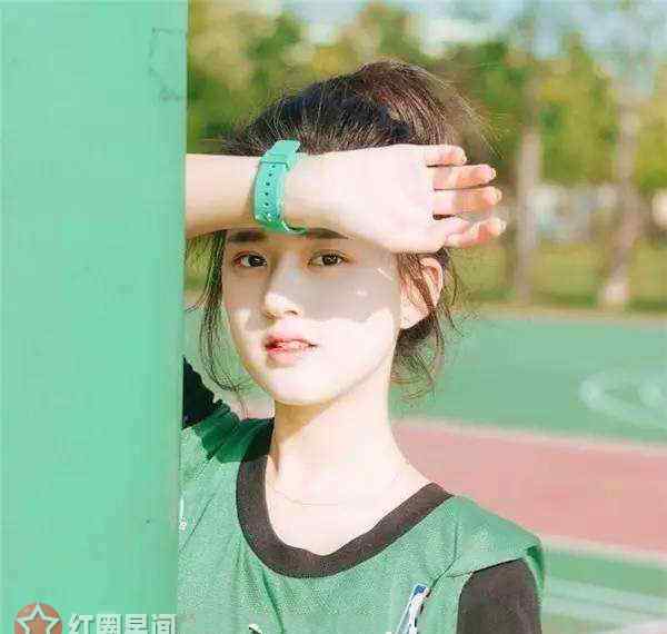 果然娱乐签约艺人 赵露思怎么突然红的 资源不断的赵露思背后谁在捧她