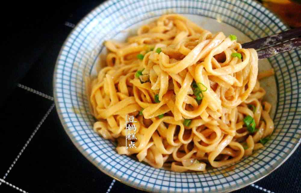 飘香拌面 飘香拌面，早起5分钟就搞定了，儿子超爱吃