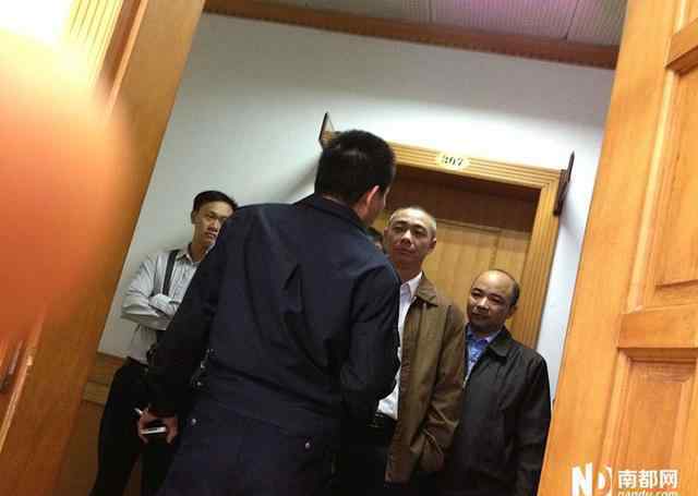 周伟思 深圳身家20亿村官拥64栋物业 每月收租百万