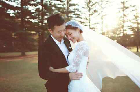 邓家佳个人资料 邓家佳的老公多大了 两个人是怎么认识的为什么离婚