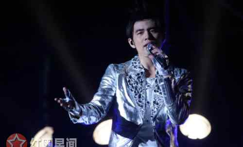 周杰伦怒吼保安 周杰伦怒吼保安背后真相是什么 周杰伦演唱会歌迷求婚