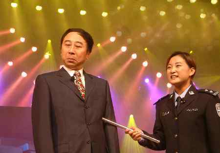 冯巩老婆 冯巩妻儿曝光：妻子似父女，儿子像复制粘贴，网友：省了验DNA的钱