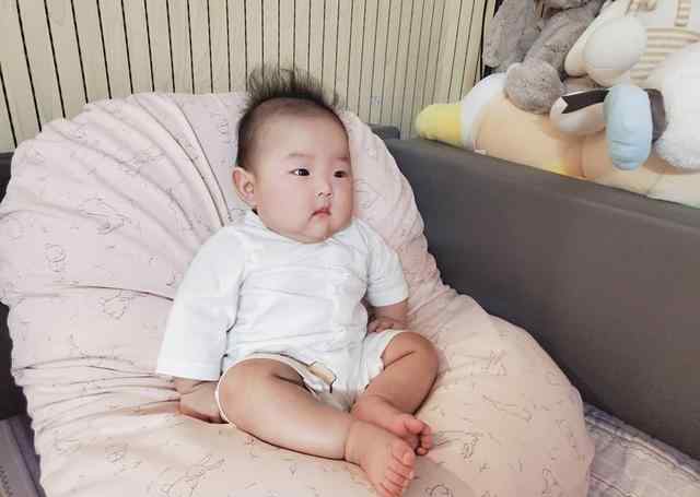 金律喜 退出LABOUM女团金律喜分享可爱双胞胎女儿成长