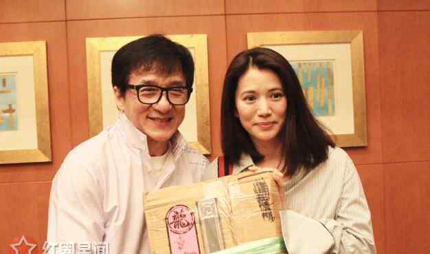 张智霖袁咏仪 张智霖袁咏仪各玩各的这件事情是真的吗 袁咏仪与成龙合照化解二人多年恩怨