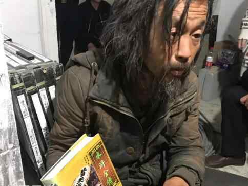 上海街头 上海流浪大师为什么流浪街头 他是怎么火起来的呢