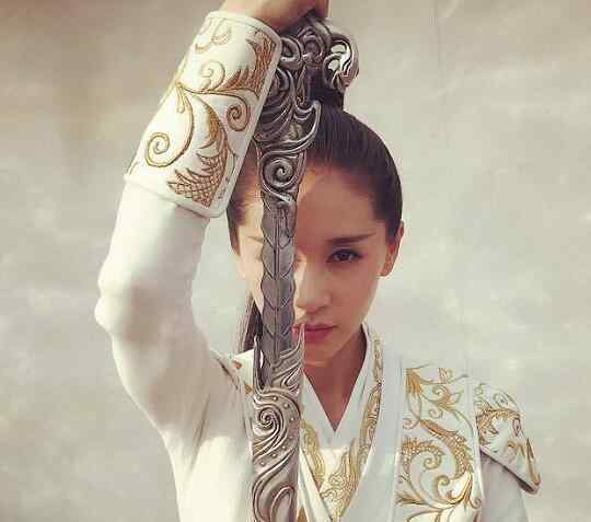 太古神王女主 太古神王莫倾城怎么死的 她最后复活了吗