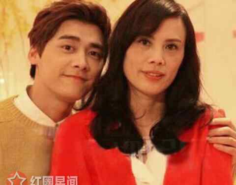 李易峰是独生子吗 李易峰姐姐的名字叫什么 演员李易峰的家庭成员都有谁