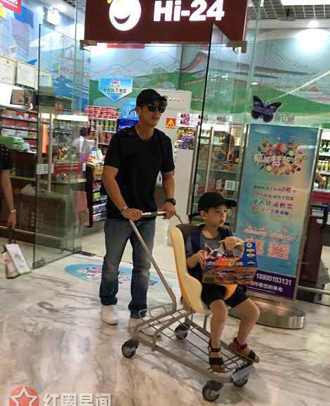 嗯哼与姥爷对比照 揭秘杜江霍思燕怎么认识的 杜江与嗯哼大王简直萌爆表了