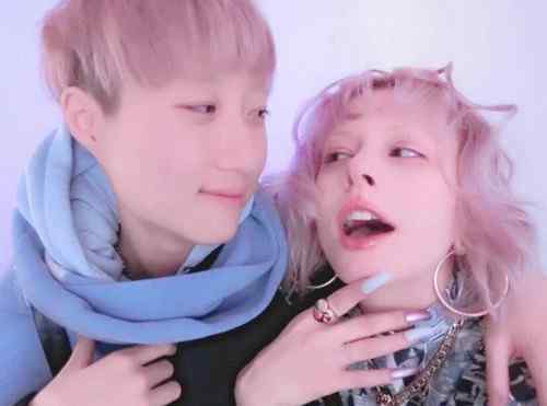 吴卓林的外籍女友 小龙女吴卓林结婚 与大12岁女友晒结婚证