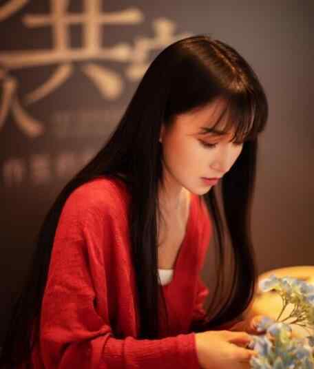 住在 李子柒的详细资料 她真的住在山里吗