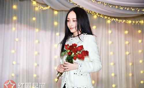 姚笛被成功求婚 姚笛被成功求婚 姚笛和新男友好事将近晒钻戒