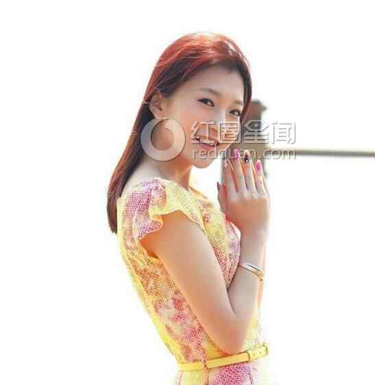金玫玫微博 金玫玫胸围凸点泳装 金玫玫整容了吗