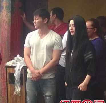 李晨求婚范冰冰吻 范冰冰李晨睡觉同床吗 李晨求婚范冰冰吻照图集