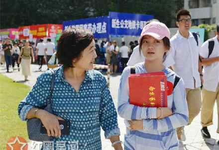林妙可假唱事件 揭秘林妙可假唱如何发现的 林妙可南艺报到素颜低调出境