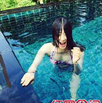 蒋欣图片 蒋欣比基尼露胸扮女鬼图片 叶祖新和蒋欣差几岁分手内幕曝光