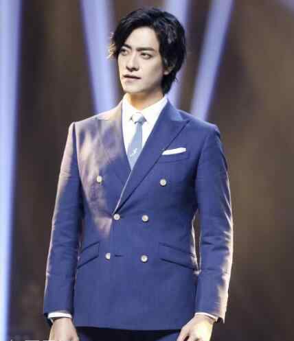 郑云龙退出歌手 郑云龙退出歌手2019原因 原来是音乐剧演出撞上了决赛