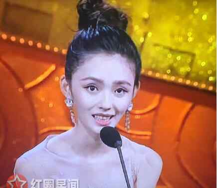 林允学历 林允什么学历读过大学吗 林允看提词器太频繁惹争议