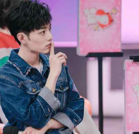 天天向上戚薇 快乐大本营肖战戚薇是哪一期 战战的自我介绍印象深刻