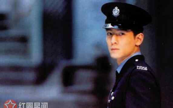 吴彦祖年轻时候的帅照 为何吴彦祖为什么是最帅的 吴彦祖罕见晒自拍后背纹身成为亮点