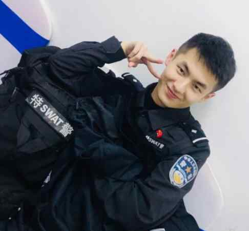 刘曦钧 天天向上刘曦钧是谁 长沙特警刘曦钧个人资料
