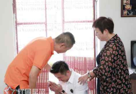 邹市明儿子 邹市明父亲癌症去世了吗 邹市明为父下厨惹争议