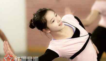 章则天 为什么章泽天在清华没人鸟她 奶茶妹妹跳舞身姿优美仙气十足