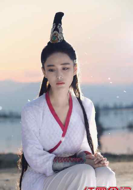 张峻宁吻戏 新边城浪子朱一龙家庭身世显赫 朱一龙张馨予大尺度吻戏剧照