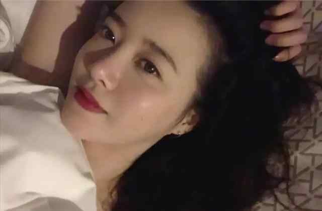 具惠善 离婚后首次录综艺，具惠善独自开车吃饭显寂寞，曾宣布无限期退圈