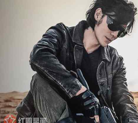 齐铁嘴 沙海中黑瞎子的身份是什么 家族显赫是老九门齐铁嘴的后人