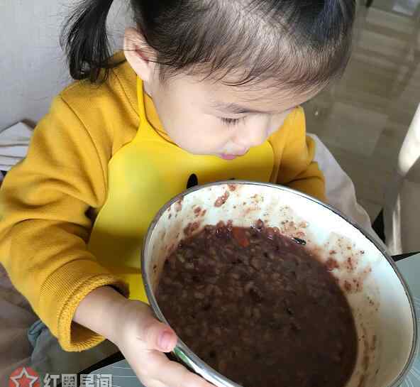 章子怡多大 章子怡汪峰女儿多大 章子怡女儿送姥姥家后画风大变怎么了