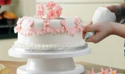 关于蛋糕裱花的技巧，这几种方法简单易上手。