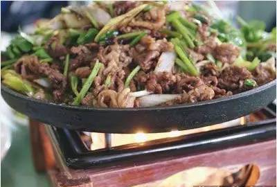 传统北京小吃“烤肉宛”和“烤肉季”