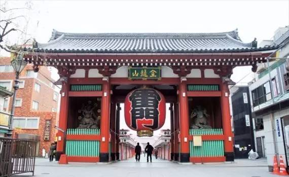 浅草寺挂着的巨大“雷门”到底是什么？