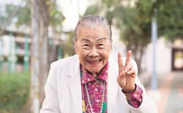 “TVB国宝级嫲嫲”！捡了20多年纸皮，却无人知晓她的名字。
