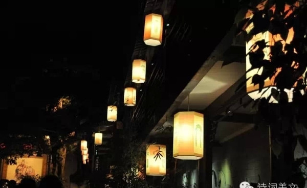 远远的街灯明了