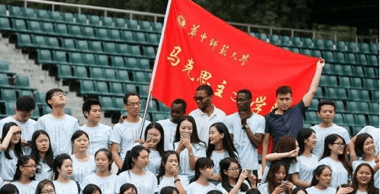 武汉最牛毕业照  这也太牛了吧！