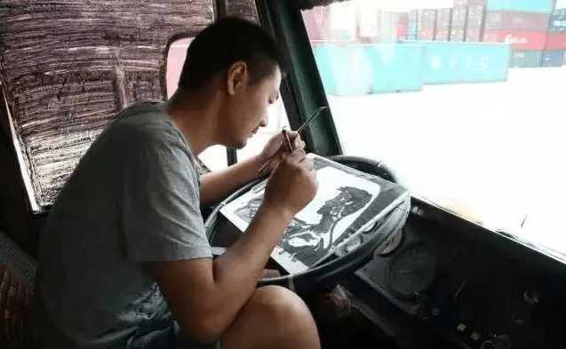 卡车画家孔龙震的纸本丙烯，80后中国司机绘画油画