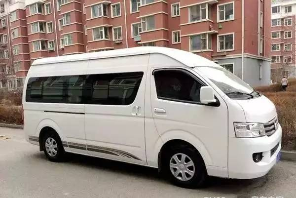 小伙自己改装房车，只花了1万元就改装的如此高端