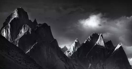 为什么世界第二高山乔戈里峰从不出名？ 攀登极虐险峰K2