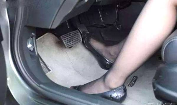 半坡起步熄火怎么办？老司机教你上坡不熄火的诀窍！