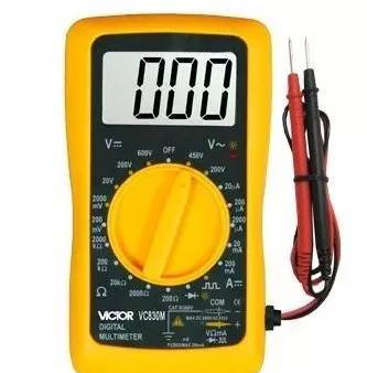 数字万用表怎么测电压?万能表测电压使用方法图解