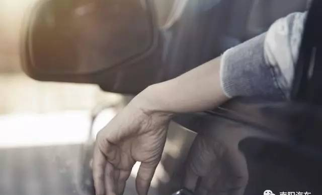 车内因他人抽烟留下烟味怎么办？老司机教你如何快速去除烟味
