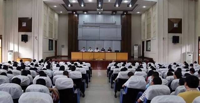 东阳中学校长顺利交接