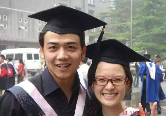 她是《甄嬛传》里的曹贵人，10岁开始演戏，出道20多年仍戏好人不红！