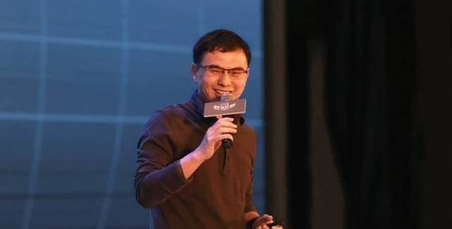 这个极低调的东莞仔，身家1000亿，却只开20万的小车！