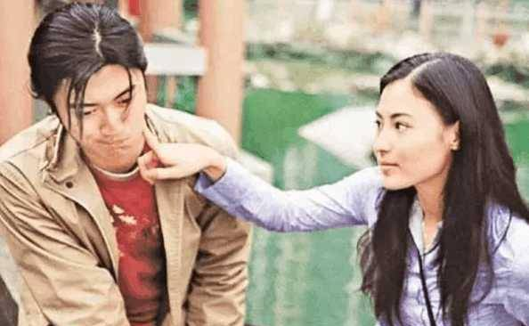谢霆锋讽刺张柏芝是“最脏的女人”，张柏芝4字霸气回复，真痛快
