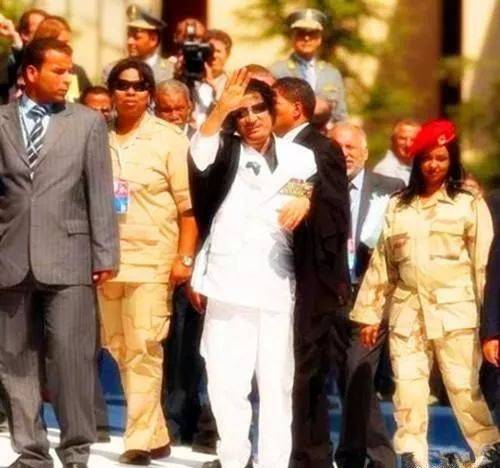第一个发现卡扎菲的人，下场比卡扎菲更惨，死前说：利比亚后悔了