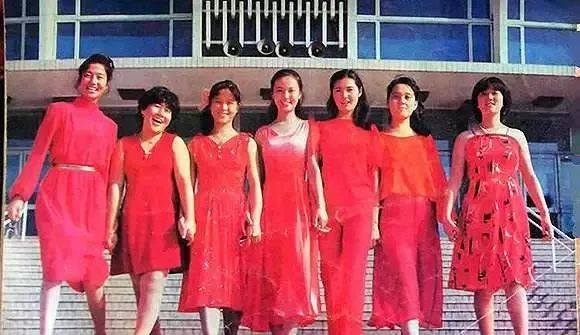 上世纪80年代：街上流行红裙子